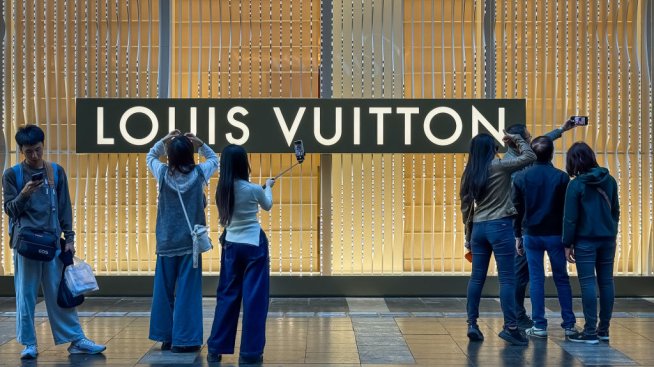 Продажбите на луксозната индустрия зависят от намаляването на цените им