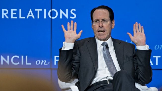 Главният изпълнителен директор на AT&T се оттегля от поста 