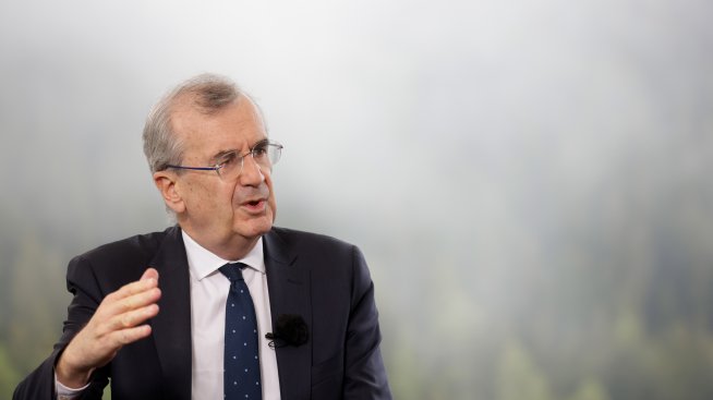 Вилроа от ЕЦБ: Несигурността около петрола няма да спре намаляването на лихвите през юни