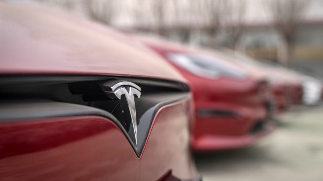 Новите регистрации на Tesla се сриват на ключови европейски пазари през ноември