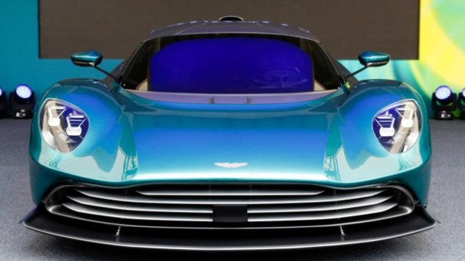 Въпреки удвоените продажби Aston Martin отново е на загуба