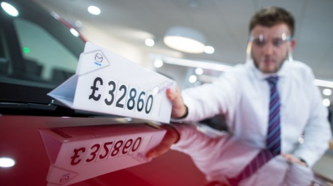 Великобритания отчита най-лошия октомври от 1991 г. при продажбите на нови коли