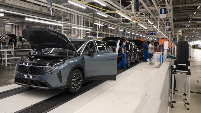 Белият дом призова Stellantis да изпълни инвестиционните ангажименти към профсъюза UAW