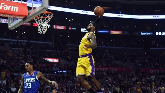 Шакил О’Нийл удря рамо на Дарил Морей в скандала между Китай и НБА