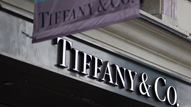 Собственикът на Tiffany се готви за удар върху маржа заради скъпото злато
