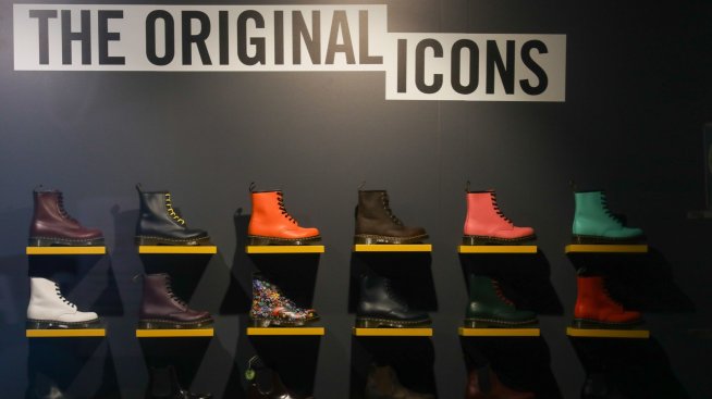 Цената на акциите на Dr. Martens потъна с 21% след по-слаб отчет