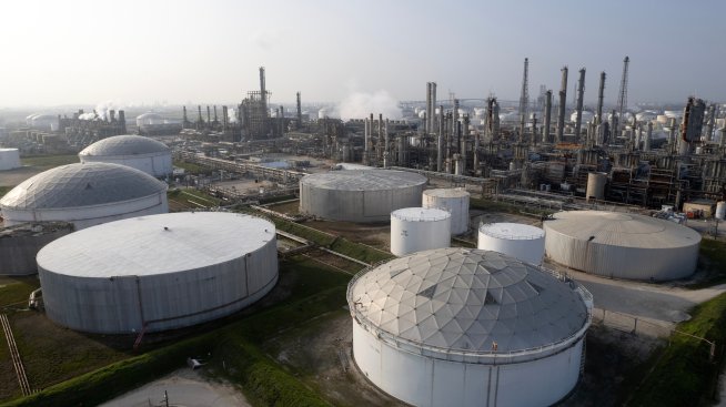 Помрачените перспективи пред търсенето заради митата на Тръмп притискат петрола*