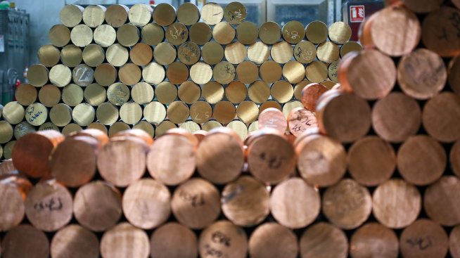 Цената на медта се срина под прага от 9 хил. долара за тон