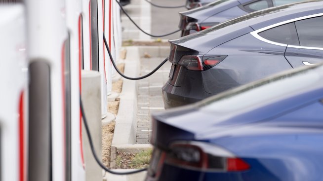 Електромобилният пазар в САЩ нараства повече от двойно спрямо 2021 г.