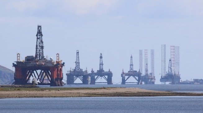 Борис Петров: До края на годината петролът ще мине 60 долара за барел