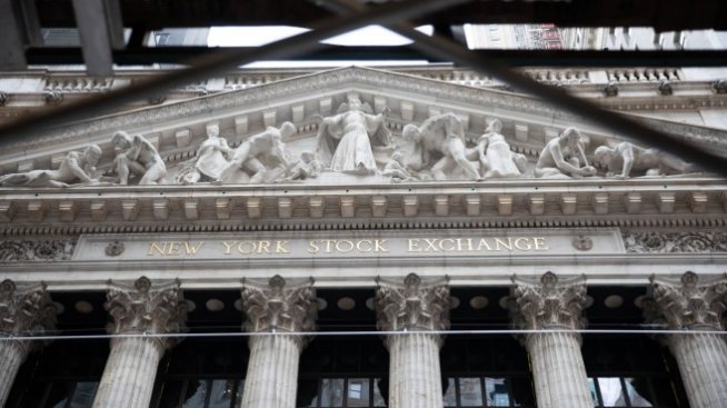 Dow се срина със 630 пункта до триседмично дъно
