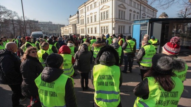 Дребни търговци на горива излизат на митинг пред парламента