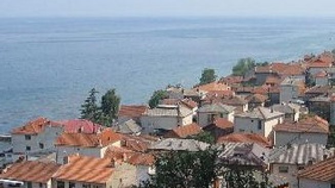 Къщи в село до Охридското езеро привличат български купувачи