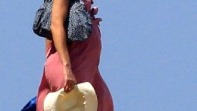 Карла Бруни е най-добре облечената жена в света