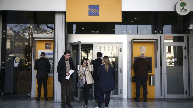 Гърция може да продаде целия си дял в Piraeus Bank