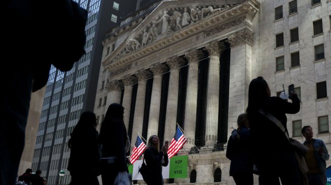 Индексите на Wall Street се повишават, поведени от акциите на производителите на чипове*