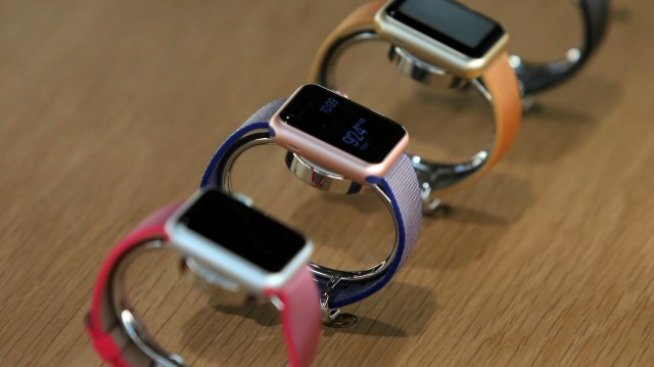 Apple Watch носи нови главоболия на Apple