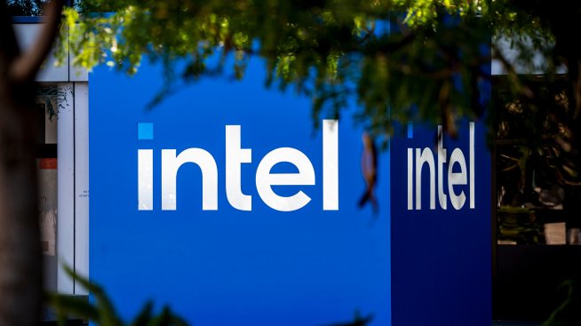 Шумно рекламираните продажби на AI чипове на Intel така и не се материализираха