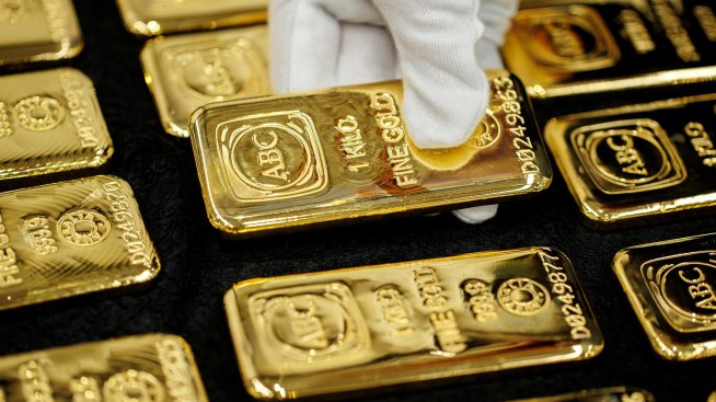 Русия продължава да продава злато и резервите рязко намаляват