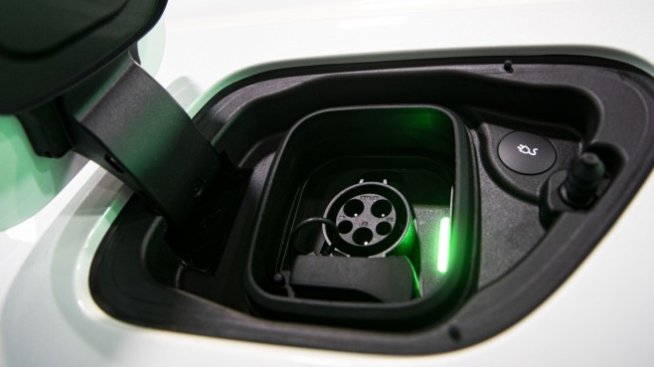 Tesla е лидер при световните продажби на електромобили за четвърта година