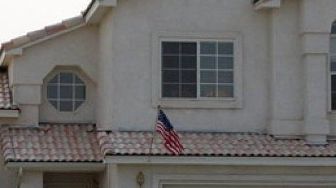 Цените на американските жилища продължиха да вървят надолу през тримесечието