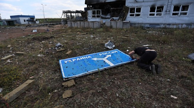 Украйна очаква провокации от Кремъл, руските военни се прегрупират в Донбас