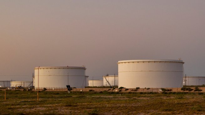 Петролът поевтинява заради проблемите на Китай и перспективите за свръхпредлагане*