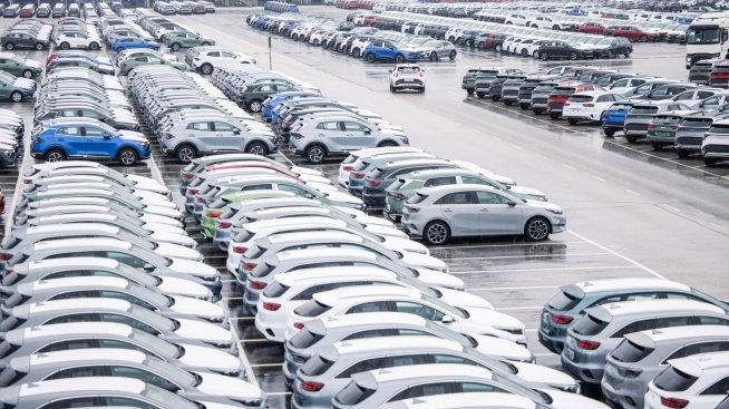Глобалните продажби на нови коли може да нараснат до над 88 млн. броя през 2024 г.