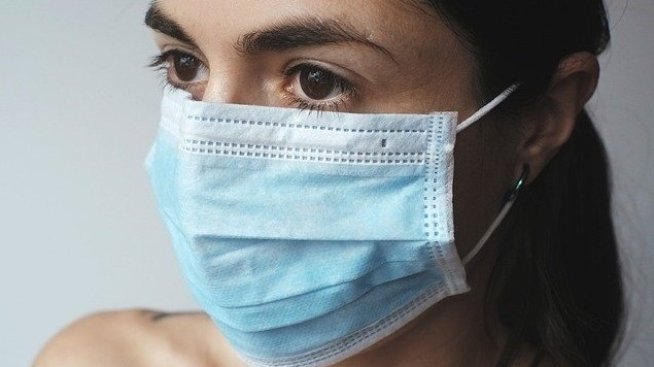 Facebook дари 720 хил. медицински маски 