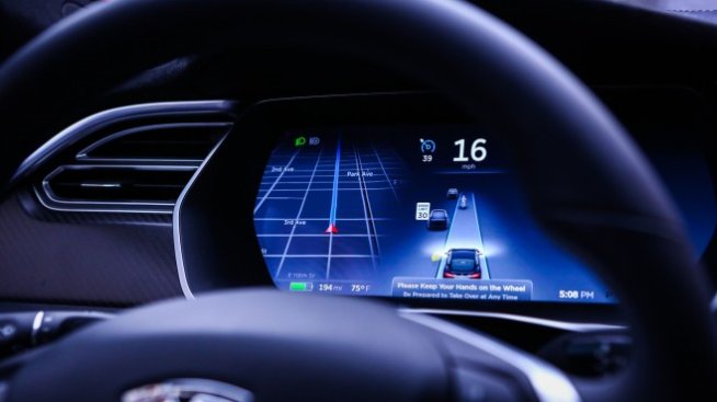 Автономната система на GM отново победи Autopilot на Tesla