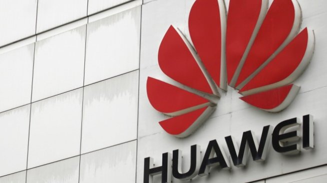 И Великобритания се изправя срещу Huawei