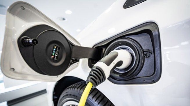 BMW ще увеличи зарядните станции в мрежата си в Китай до 360 хил.