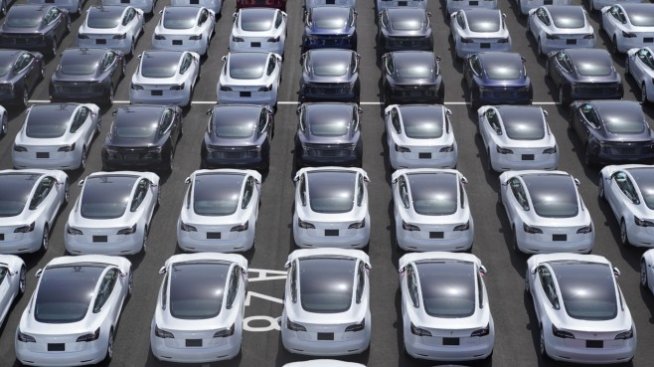 Tesla отменя производството на версията на Model S с най-голям пробег