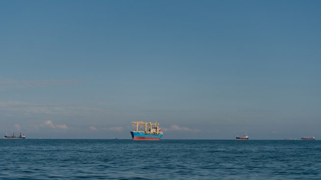 Руски товарен кораб потъва в Средиземно море след експлозия в машинното отделение