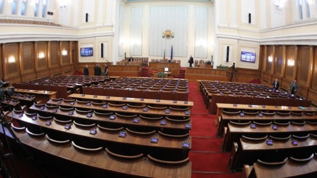 Депутатите ще влизат в парламента само със зелен сертификат