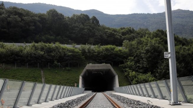 Toyota ще доставя модули с водородни клетки за проект на хибриден влак