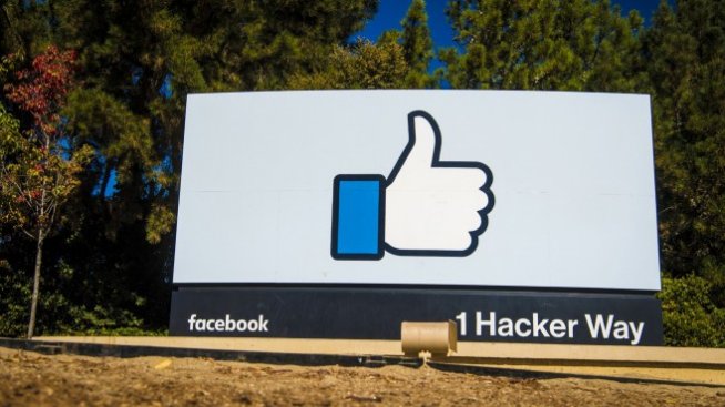 Facebook превръща част от централата си във ваксинационен център