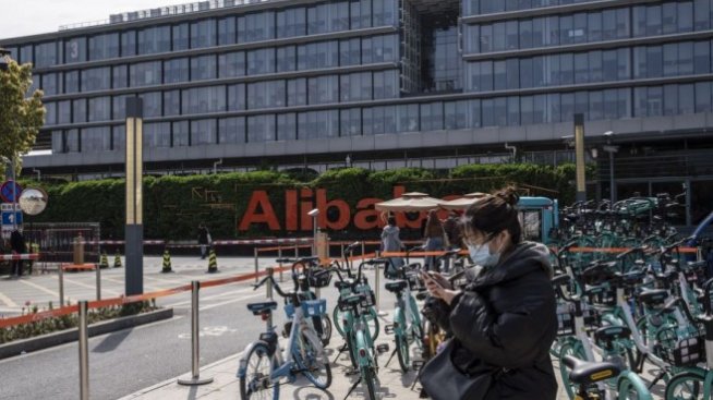 Китайските власти наложиха рекордна глоба на Alibaba