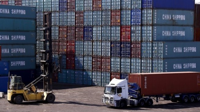 Свиването на износа задълбочи търговския дефицит на САЩ