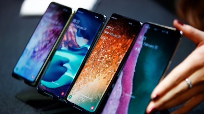 Продажбите на смартфони в Китай удариха 6-годишно дъно