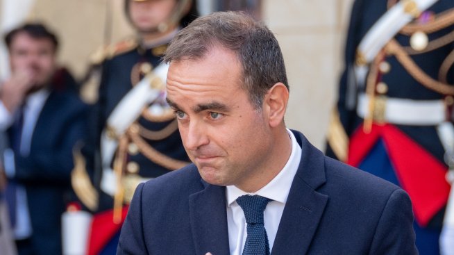 Защо Макрон смята, че Льокорню може да спаси Франция от политическата криза?