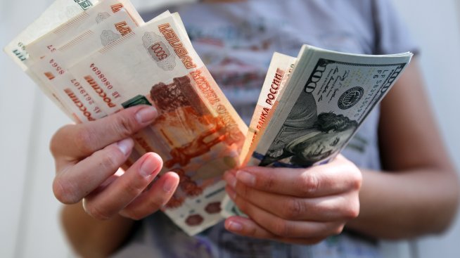 Шеметното рали на рублата е ново предизвикателство за руската икономика