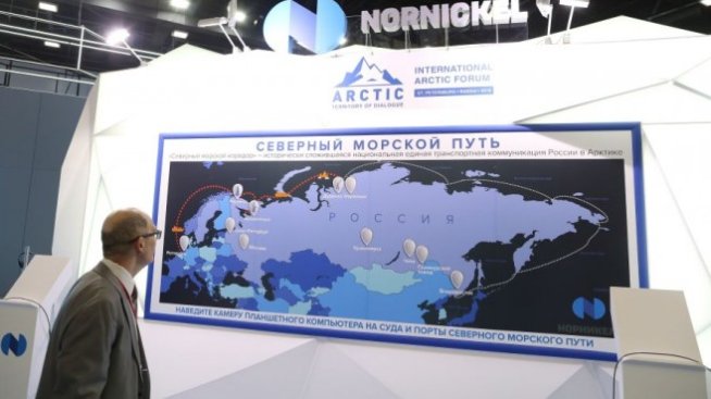 Русия използва суецката блокада, за да насърчи интереса към арктическия маршрут