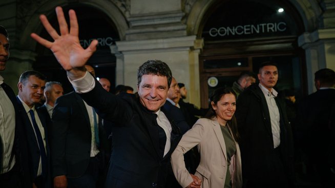 Центърът спечели няколко битки, но войната за доверието тепърва започва