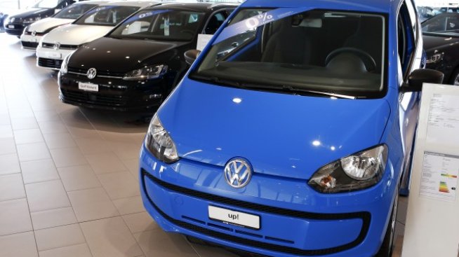 Големи инвеститори подават групов иск срещу Volkswagen