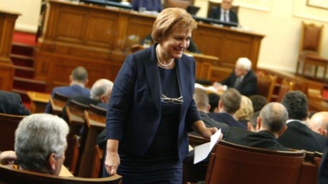 Менда Стоянова: Промяна на данъците не бива да се прави на парче 