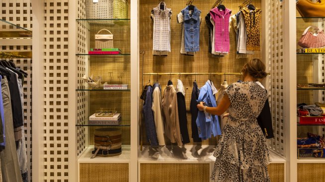 Търговците на дребно задържат подема на оборотите си през септември