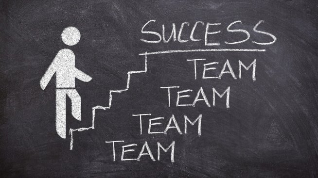 Как български ученици станаха пети със своя бизнес казус на Международната олимпиада по икономика