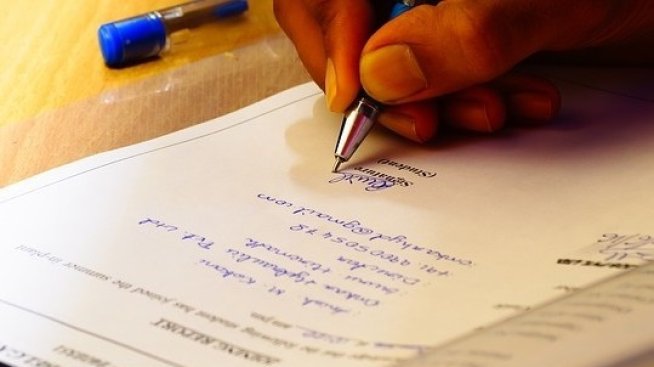 Преводите на документи от чужбина ще се заверяват и от нотариусите в България