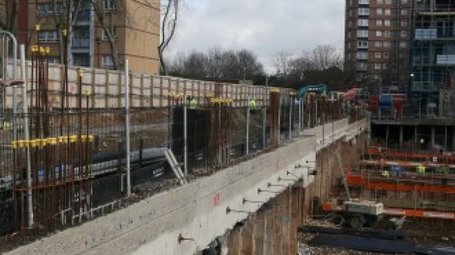 Средната цена на жилище в Лондон - с 15 415 лири по-ниска от преди година